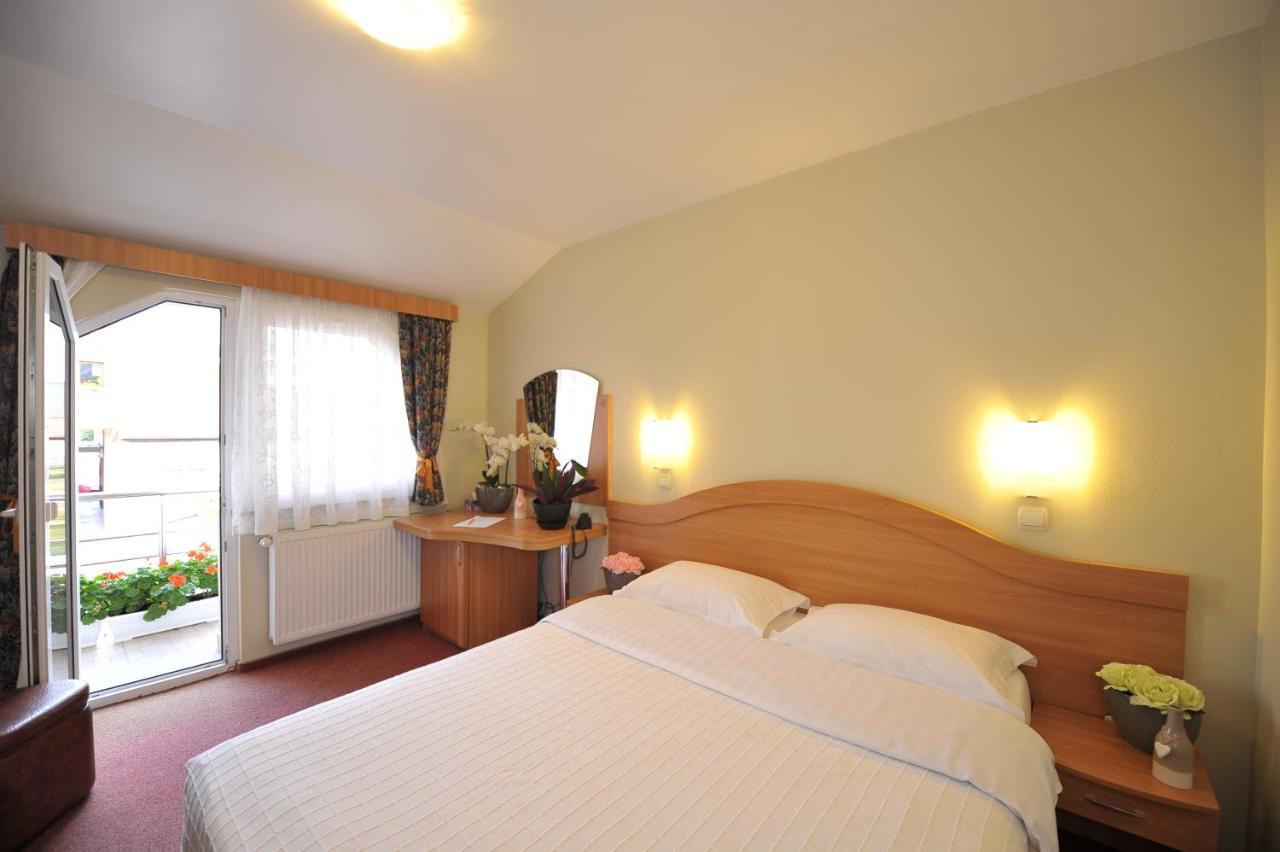 Villa Brussels Deva Luaran gambar