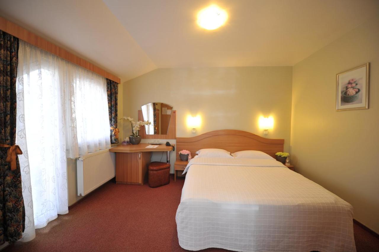 Villa Brussels Deva Luaran gambar