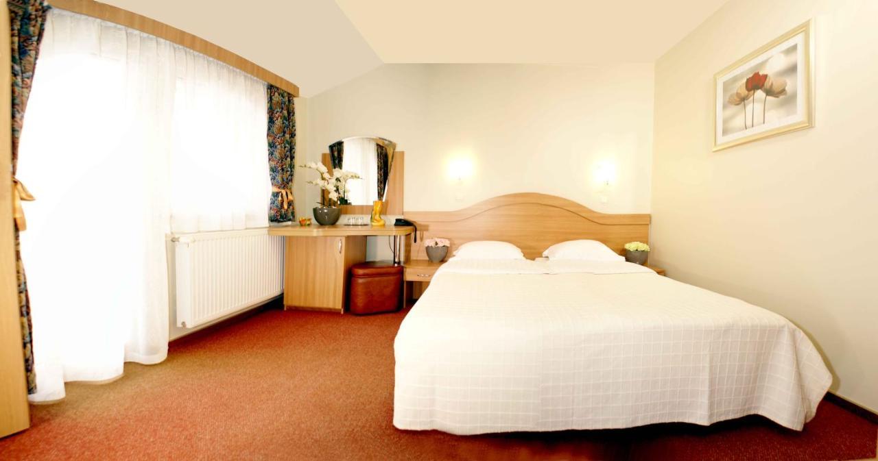 Villa Brussels Deva Luaran gambar